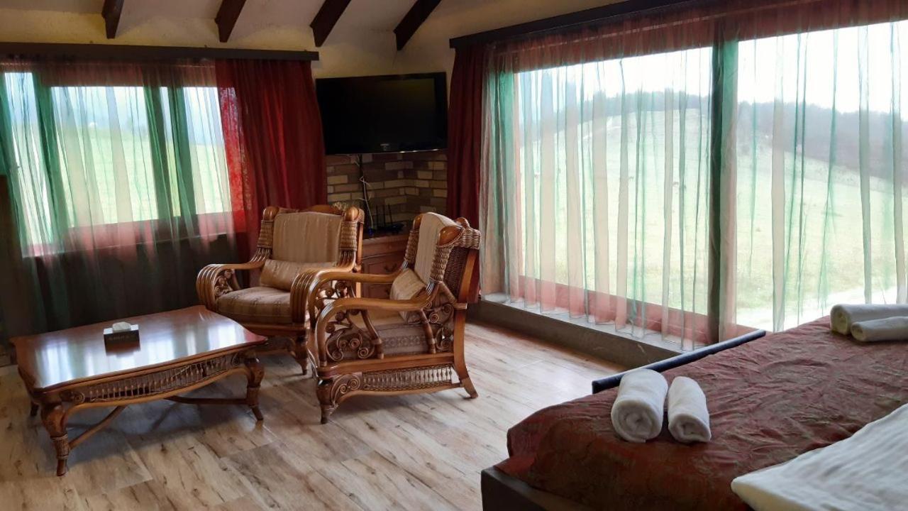 דיליג'אן Alpine Castle Hotel מראה חיצוני תמונה