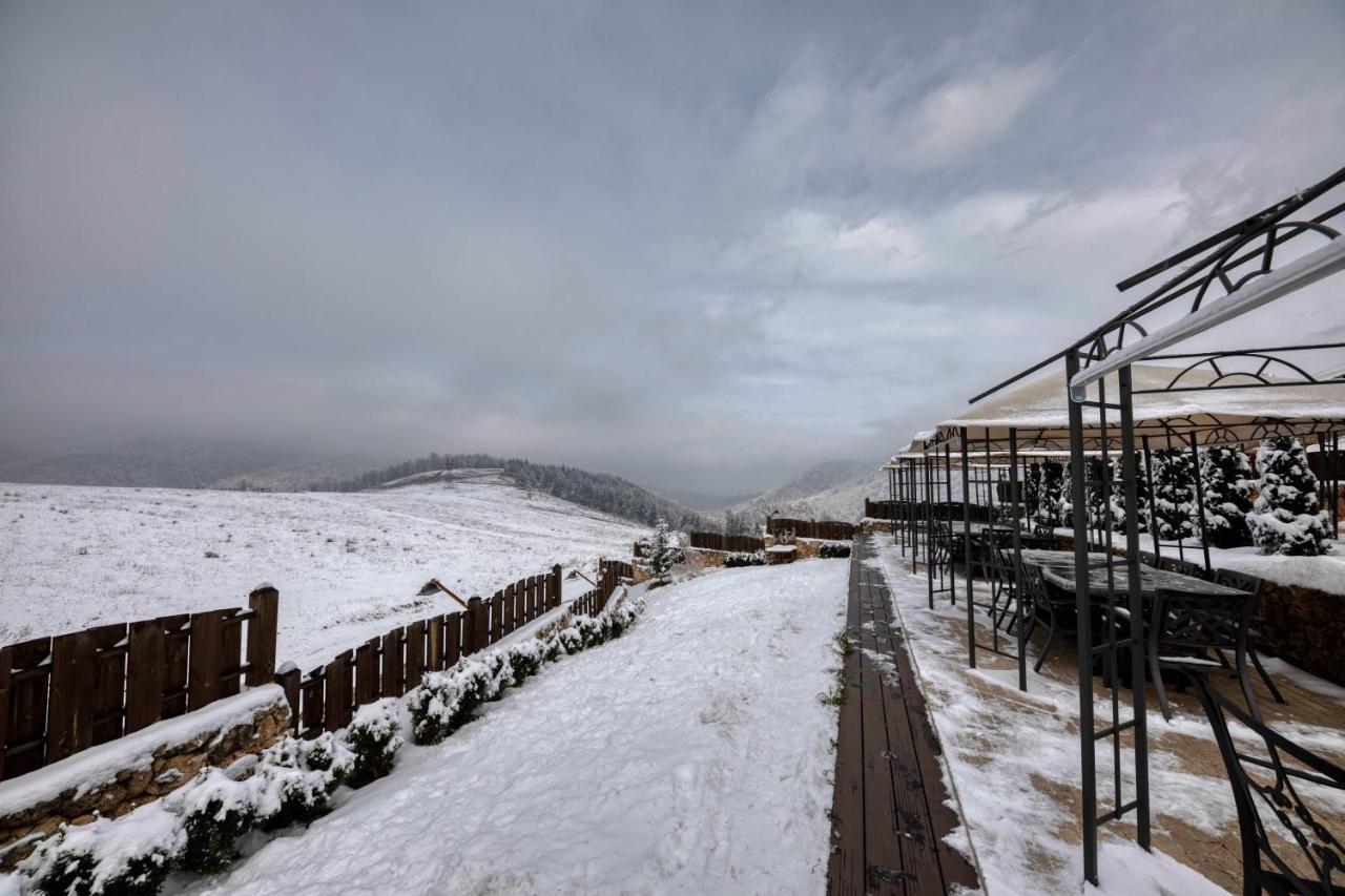 דיליג'אן Alpine Castle Hotel מראה חיצוני תמונה